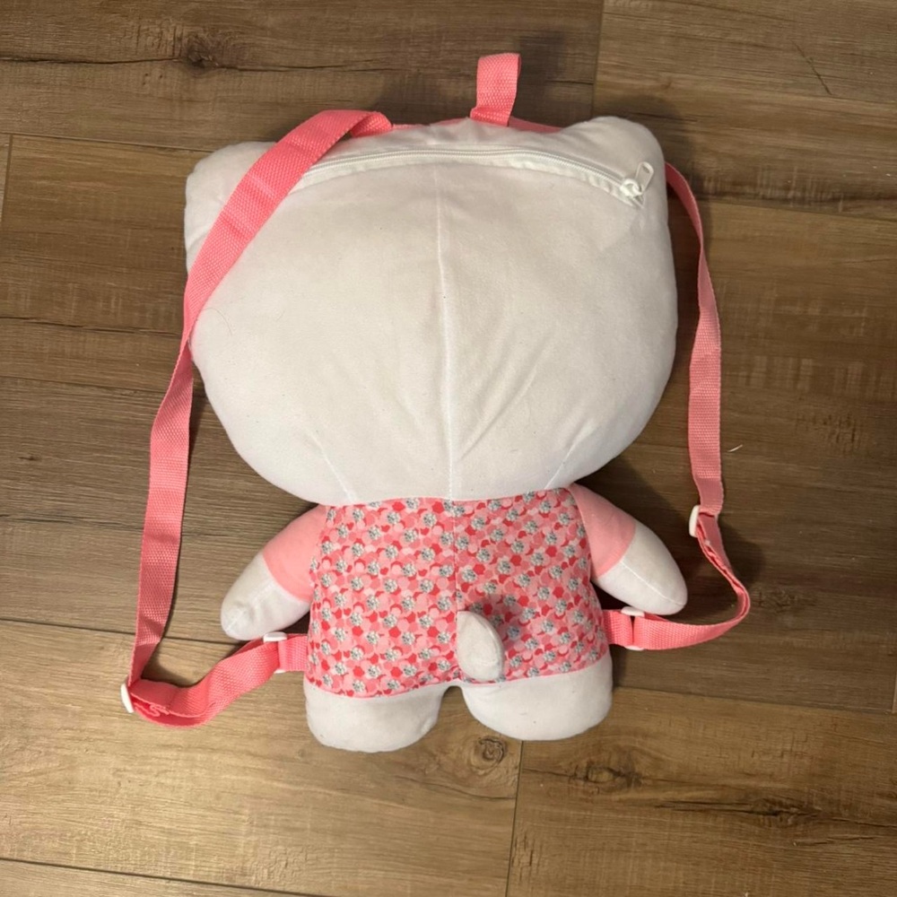 Hello kitty backpack - Picture 4 of 5